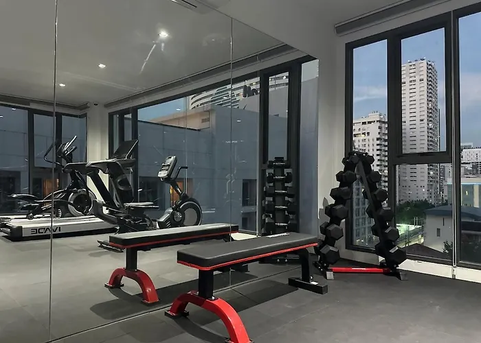 6th Avenue Sukhumvit Bkk 408 Bts Asoke Nana Mrt Sukhumvit *